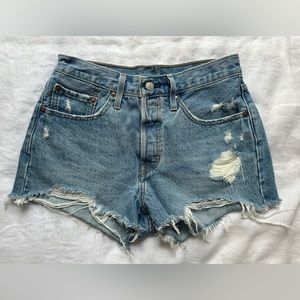 Levi’s Jean Shorts NWOT 27 Distressed